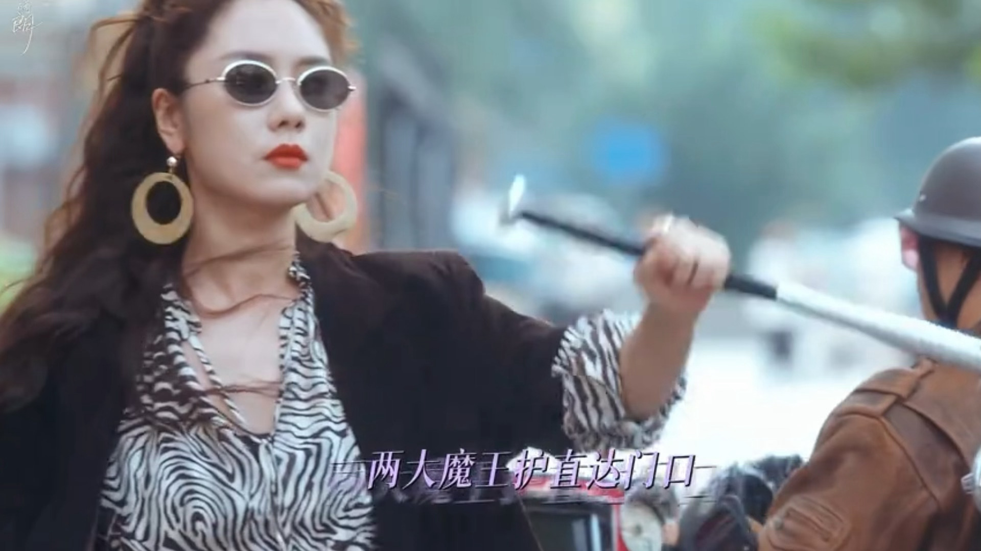 哎呀lumi真的太好了[捂嘴哭]带着摩托车队拿着棒槌就来教训黑中介了[捂嘴哭] 
