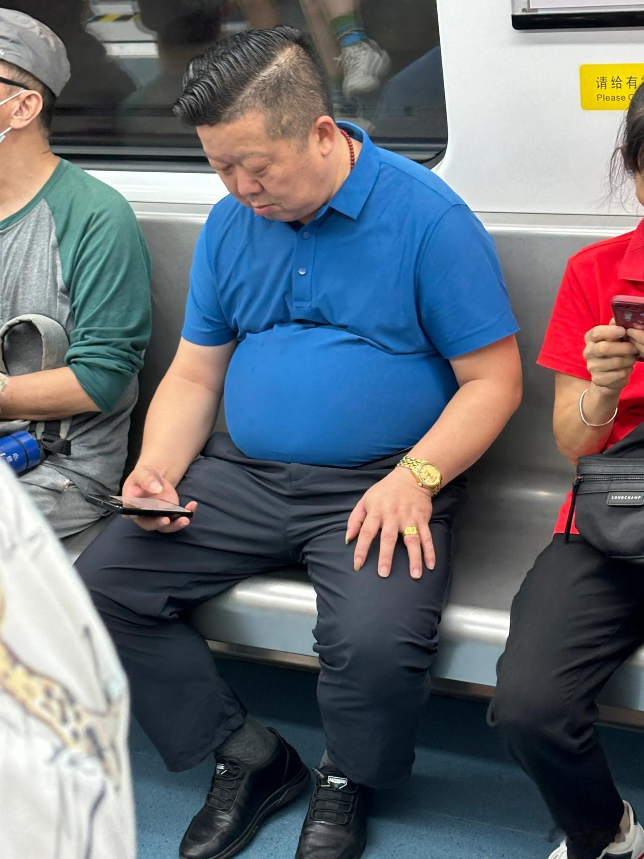 低调闷声发大财，低调却万贯家财！低调且充满行动力的富人们，他们鲜为人知，身上似乎