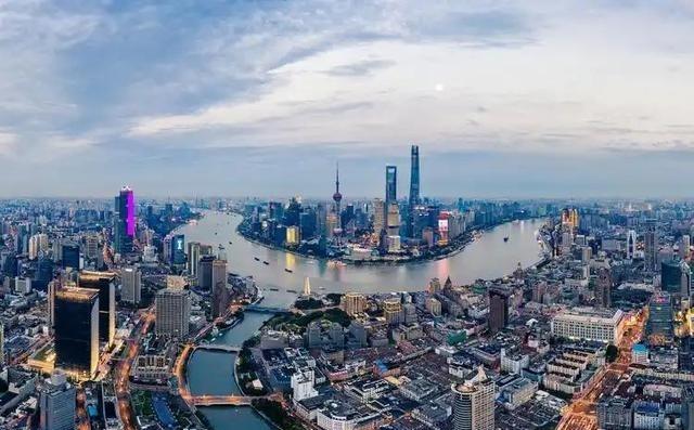 台湾和上海同是 2000 多万人口，上半年台湾 GDP3.48 万亿，上海呢？