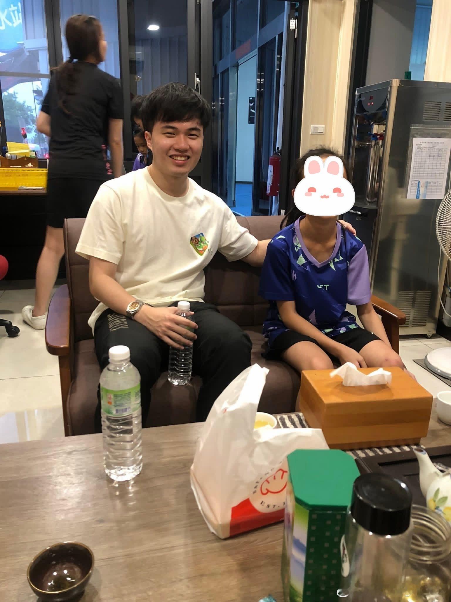 林昀儒在台南明和桌球馆的合影📸（cr：戴月美） 