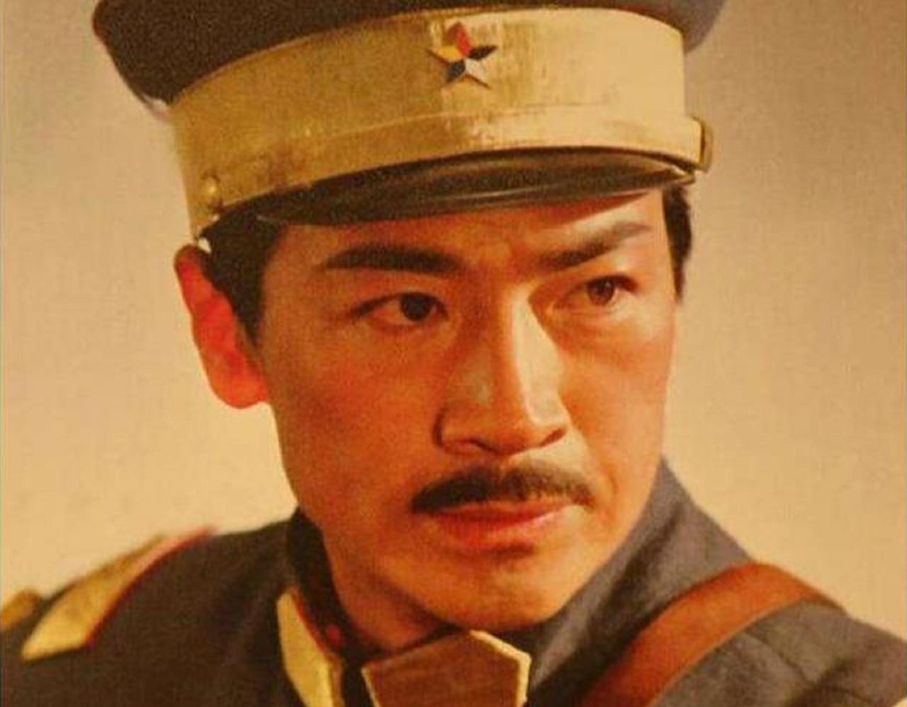 三位演员演绎张学良，一人形似本尊，一人贯穿半生，一人贴近生活，谁更深入人心。
