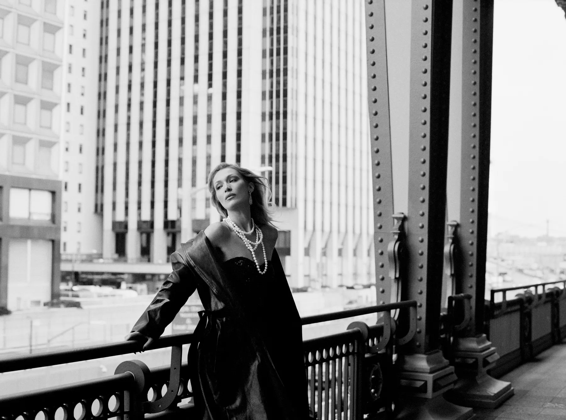 美啊！Bella Hadid登上意大利《VOGUE》3月号封面及写真美图大赏！