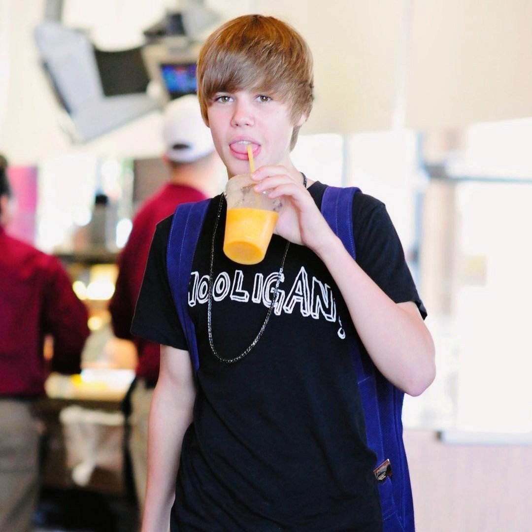#JustinBieber[超话]# • #贾斯汀比伯# throw back 