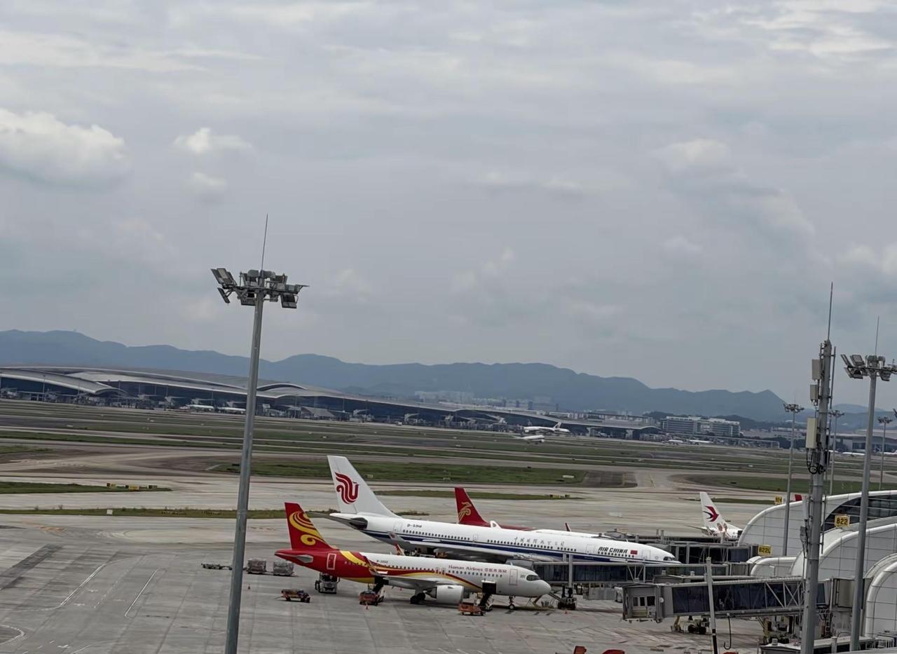 T2就经常飞，趁着休息日同老妈子一起行白云机场✈️T3…我发挥广州本地人省得就省