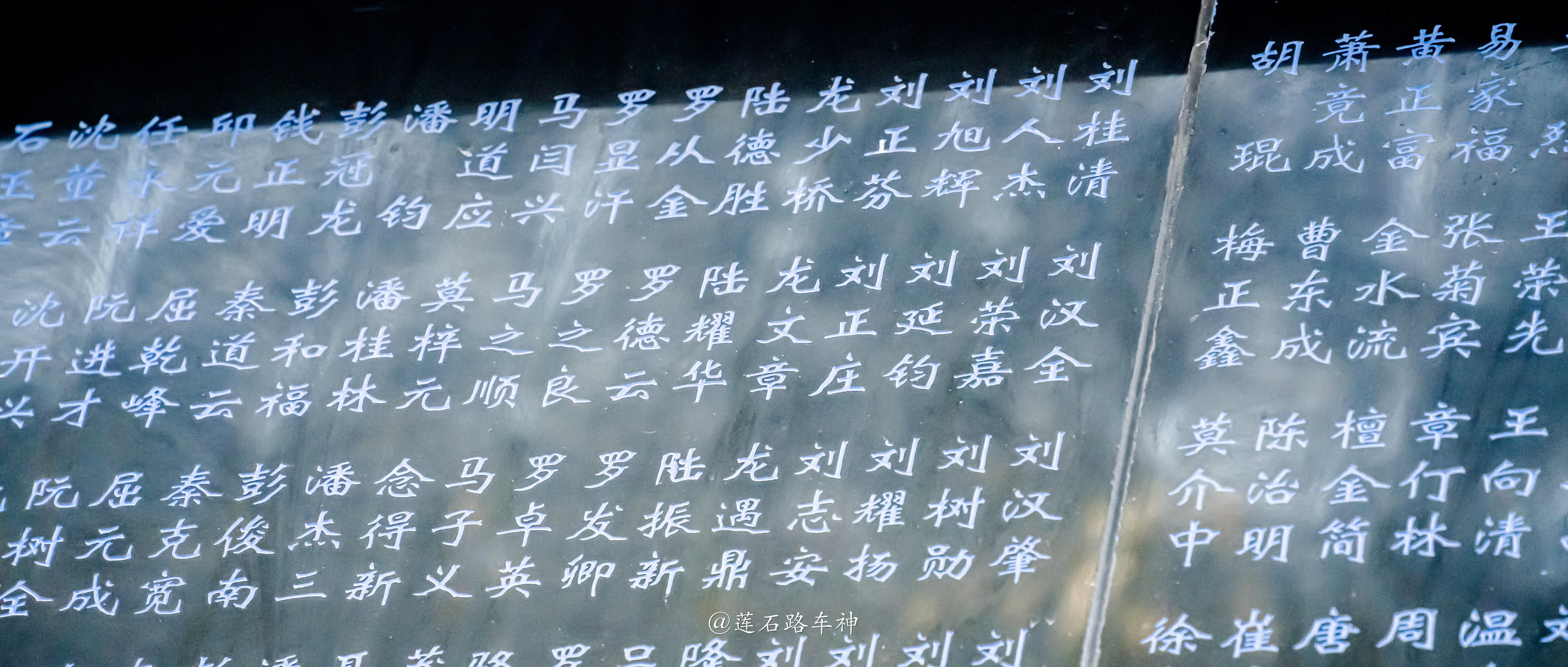 东航波音737-700腾冲驼峰机场去昆明转机。查了一下腾冲驼峰机场并不是当年驼峰