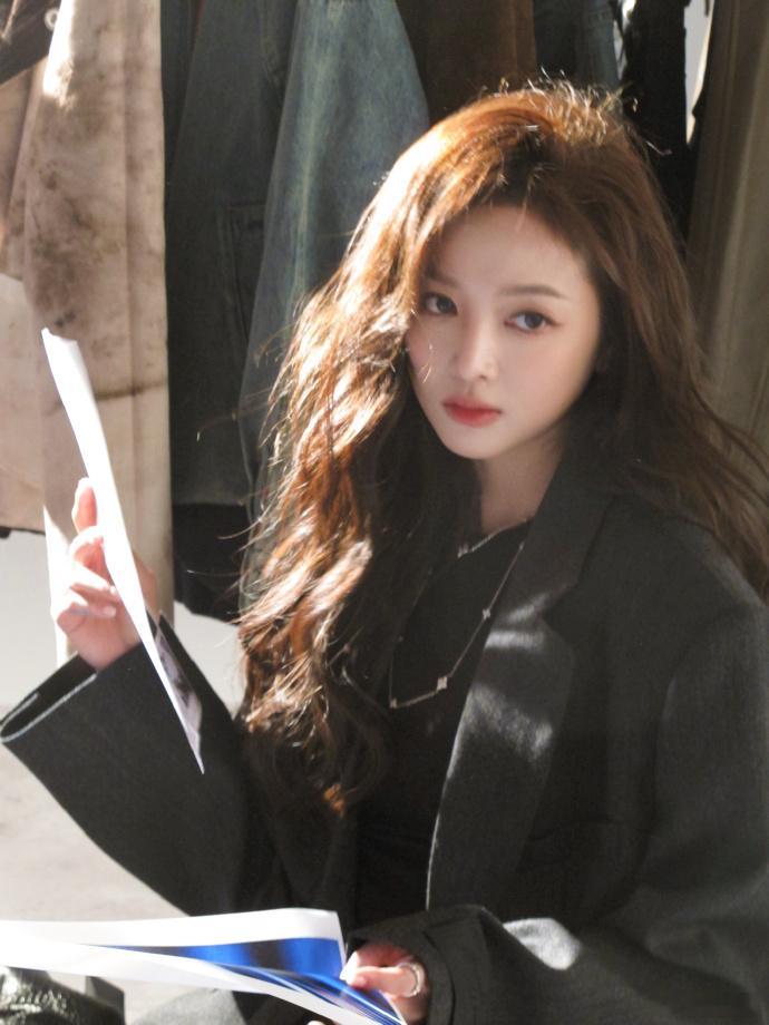 吴宣仪定格wink  吴宣仪wink这一帧真的是美得我呱呱叫呀，定格的这一瞬间也