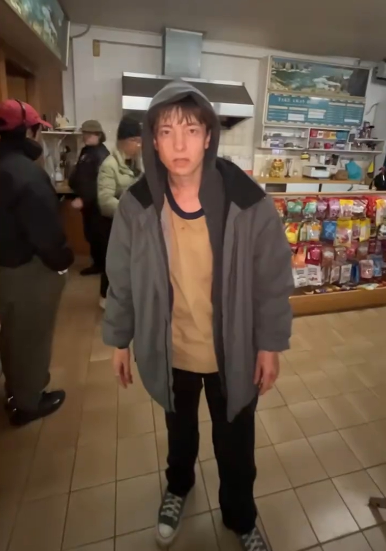 儿童拾荒者 幼态僵尸 一捏就哭之物 