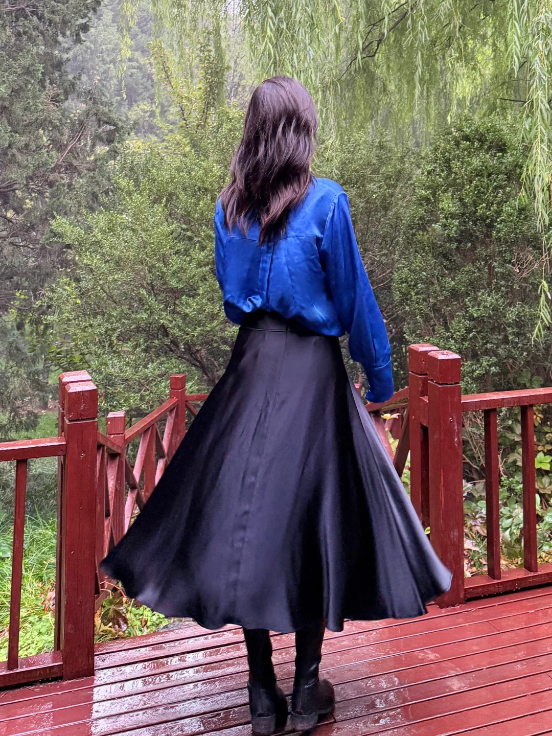 OOTD｜点亮冰冷职场的一抹色彩🟦