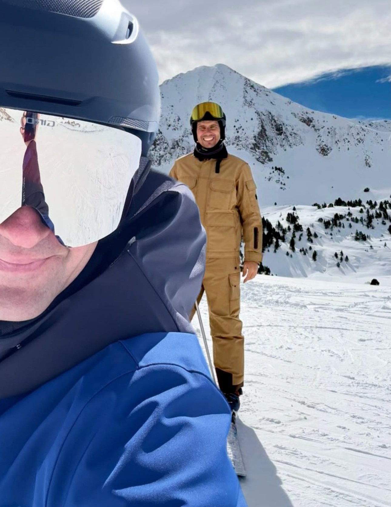 笑死，前两天纳达尔刚晒出了时隔26年之后的滑雪照，热心的Fedal粉马上就把费德