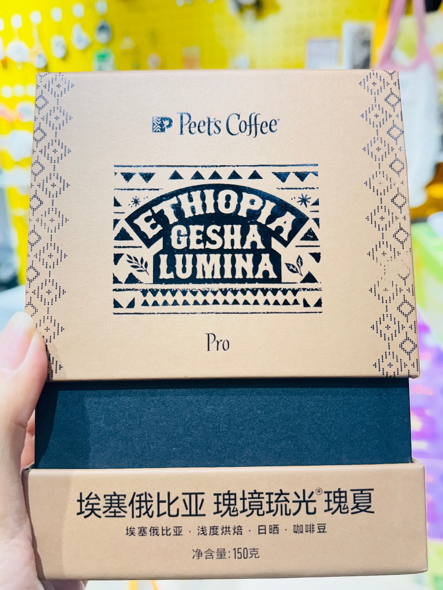 今天天气太适合睡觉了，起来整杯咖啡，浅烘试了一下，还没习惯的酸酸口感生活手记 。