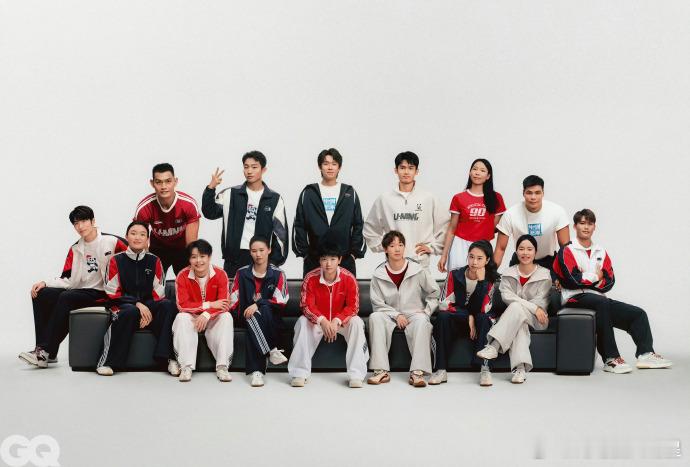 国乒GQ封面C位争议GQ 国乒王楚钦大c位闪电鼠大明星 从整体合照布局来看，孙颖