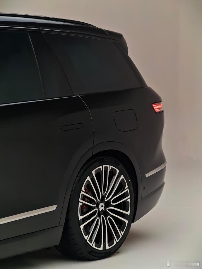 【蔚来ES8：优雅的纯电出行选择】 🚗 作为蔚来的旗舰SUV，ES8以其中大型