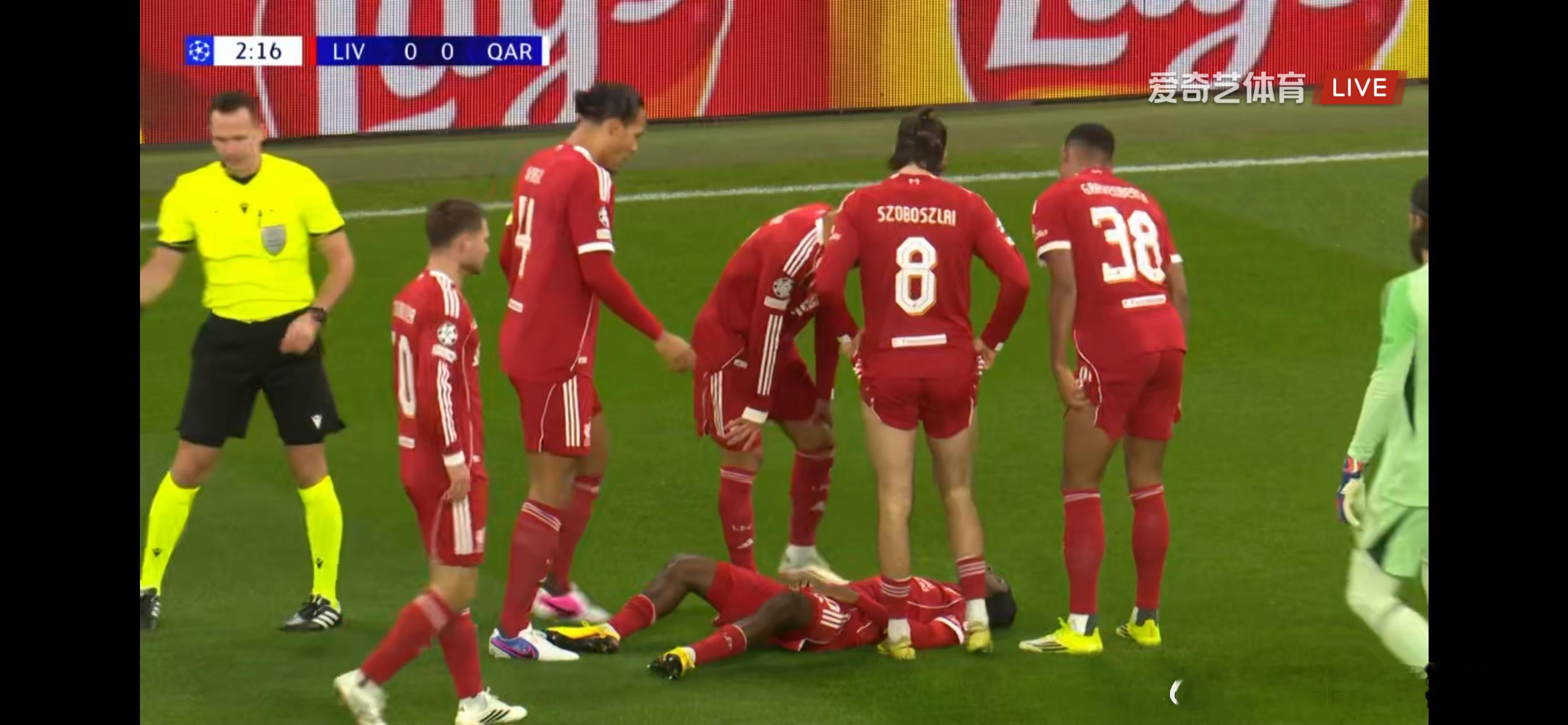 开场不到三分钟弗林蓬没办法坚持了，要换人了 