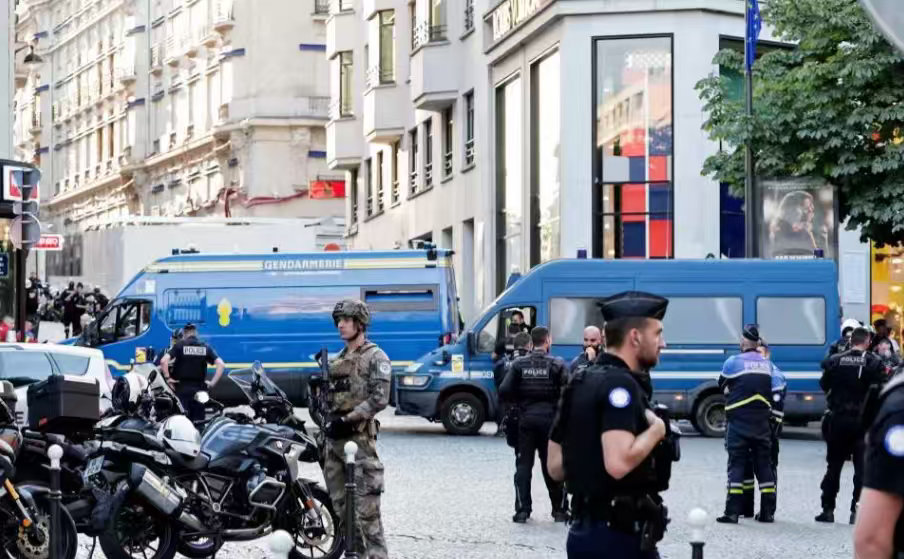 法国平均每两分钟一起入室盗窃案法国治安变差这事儿，就像个老毛病，不是一天两天的事