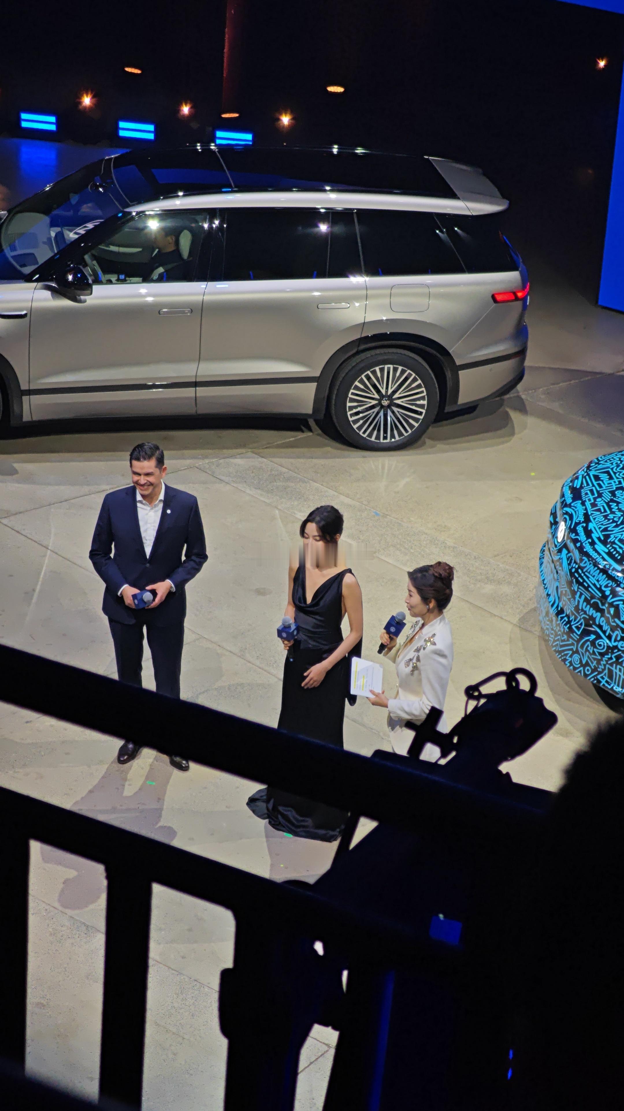 全新以赴，所以请来了“新”辛芷蕾，这算不算从喜人奇妙夜学到的新技能，谐音梗啊汽场