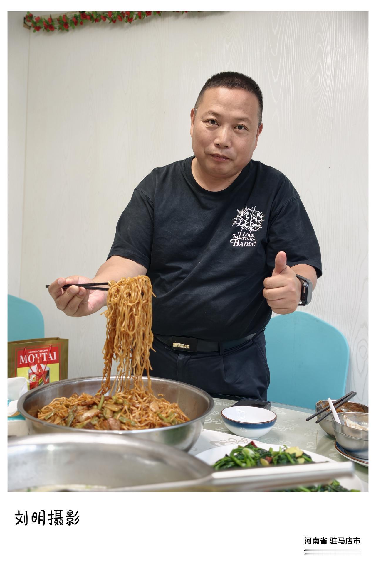 条友这一周分享我这周有趣的事：到河南驻马店吃了胡辣汤和蒸面条，味道不错，唇齿留香
