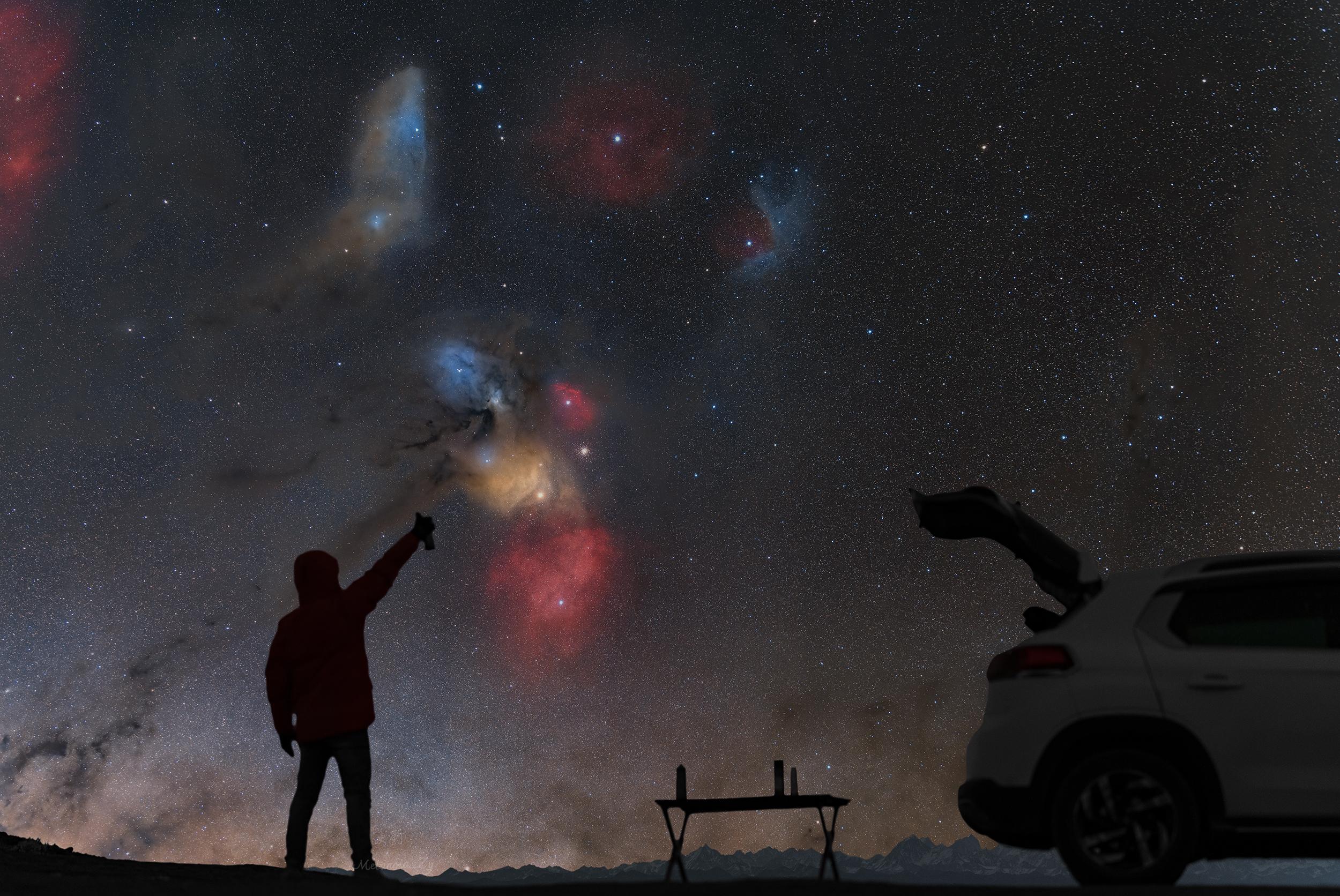 星空调色盘。以夜空为墙，以星光和星云作为颜料，喷绘出宇宙中最绚丽的调色盘。