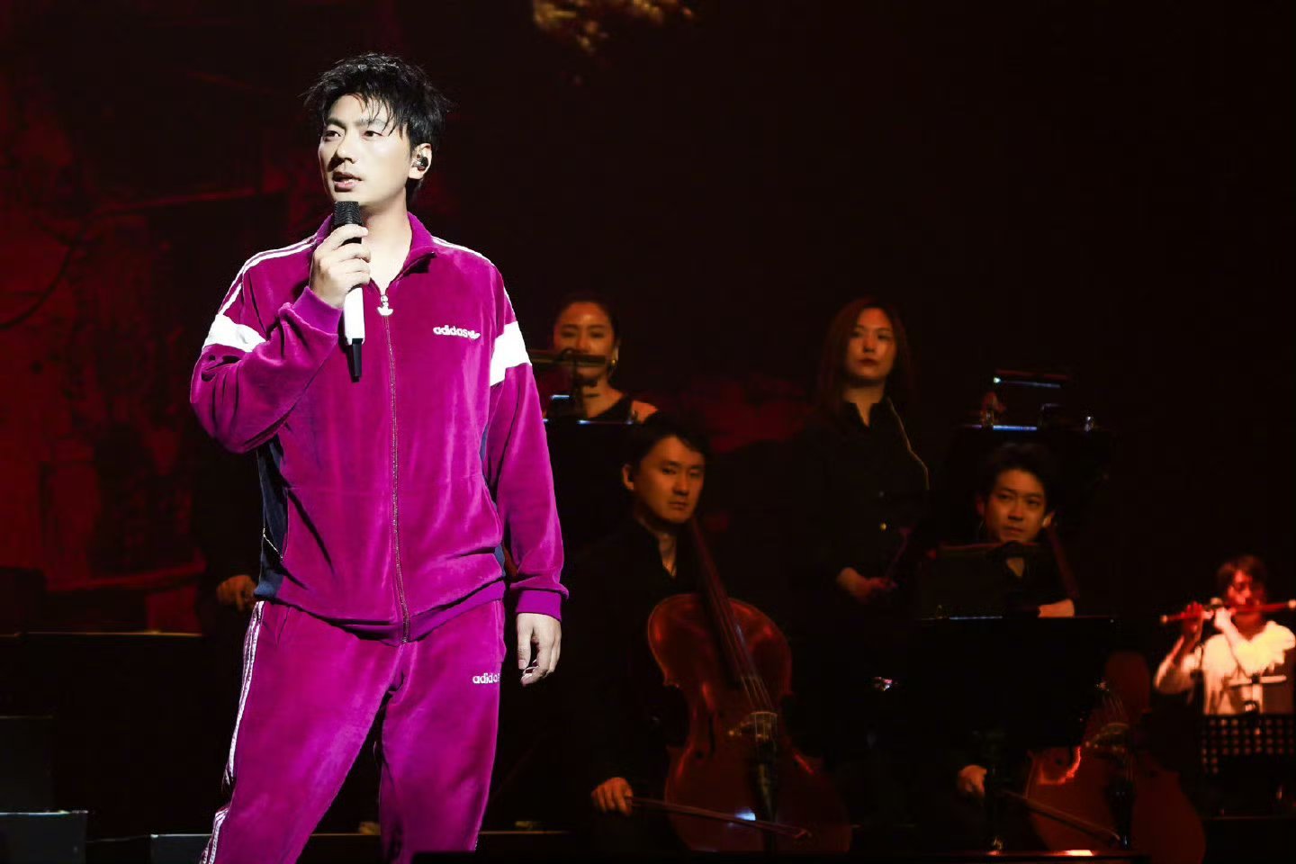 海来阿木咬着牙送不值钱的东西 笑不活了！海来阿木这波“分币不掏式浪漫”直接封神?