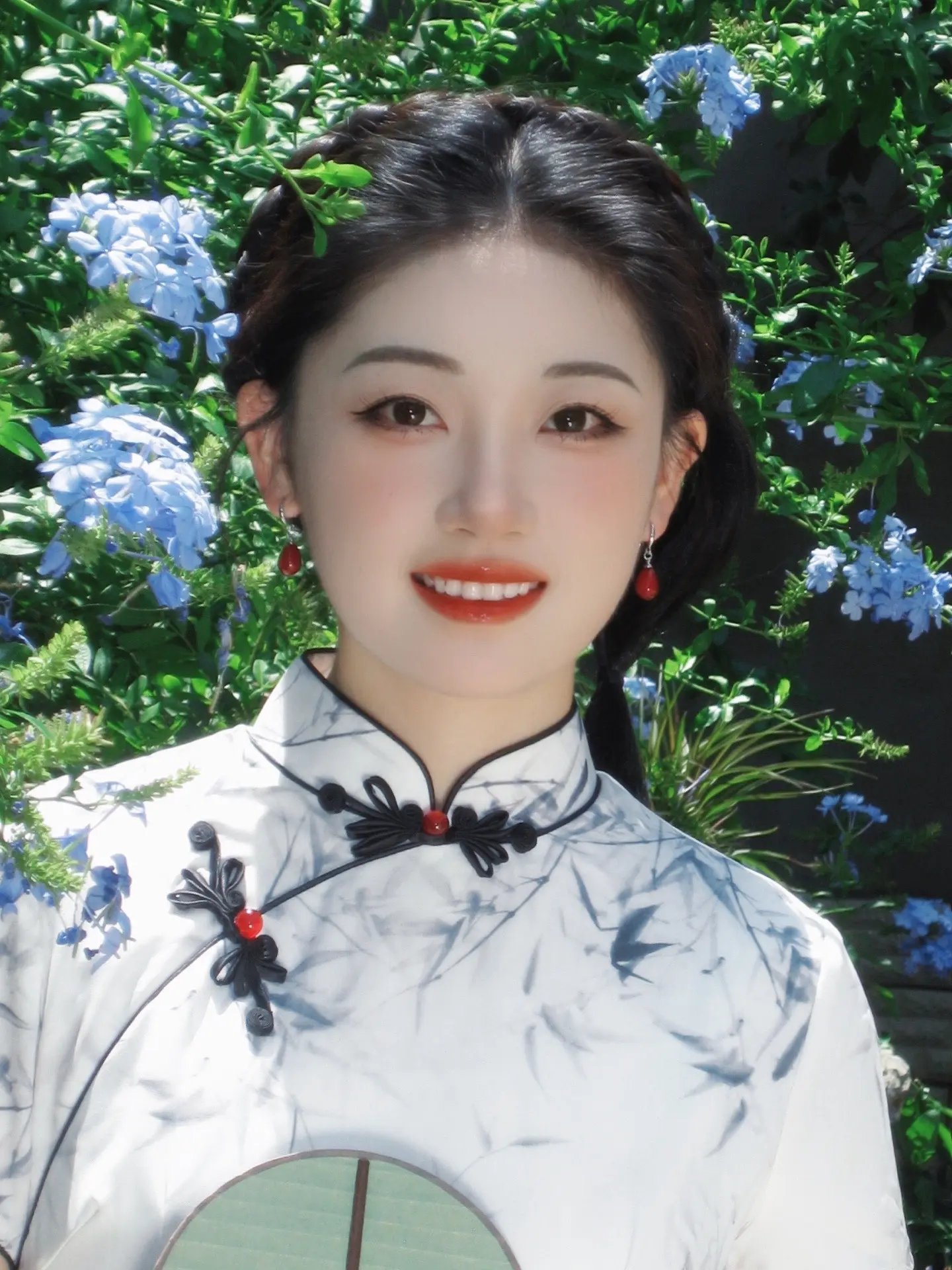 当待春中，草木蔓发，春山可望。