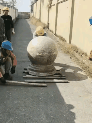 这种方法我记得小时候的课文里学过，“巨石是这样被搬走的，劳动人民的智慧……”