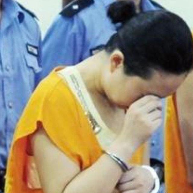 “这就是家暴的下场！”云南，一男子喝醉酒后就对妻子实施家暴，妻子因害怕尿了裤子，