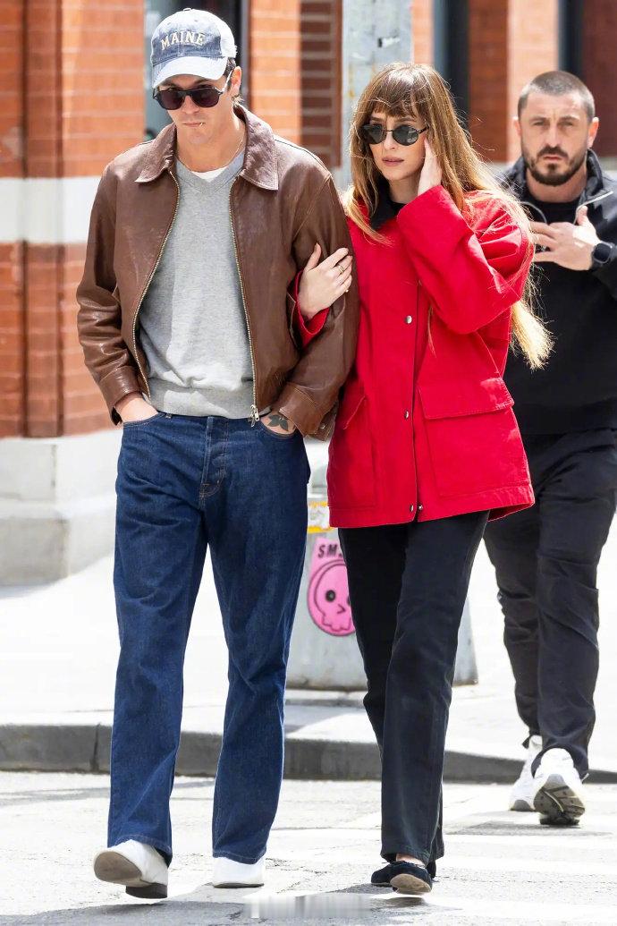 达妹与新男友分手 据外媒，达妹Dakota Johnson与新男友创作型歌手RO