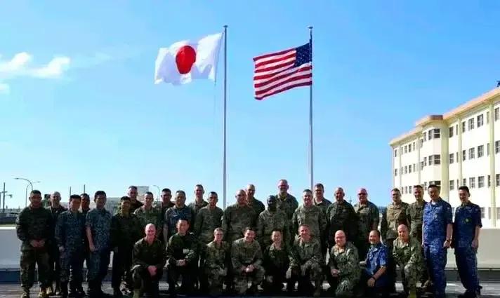 美国、日本和韩国媒体声称，“虽然中国的军事实力表面上看很强大，但是他们存在着重大