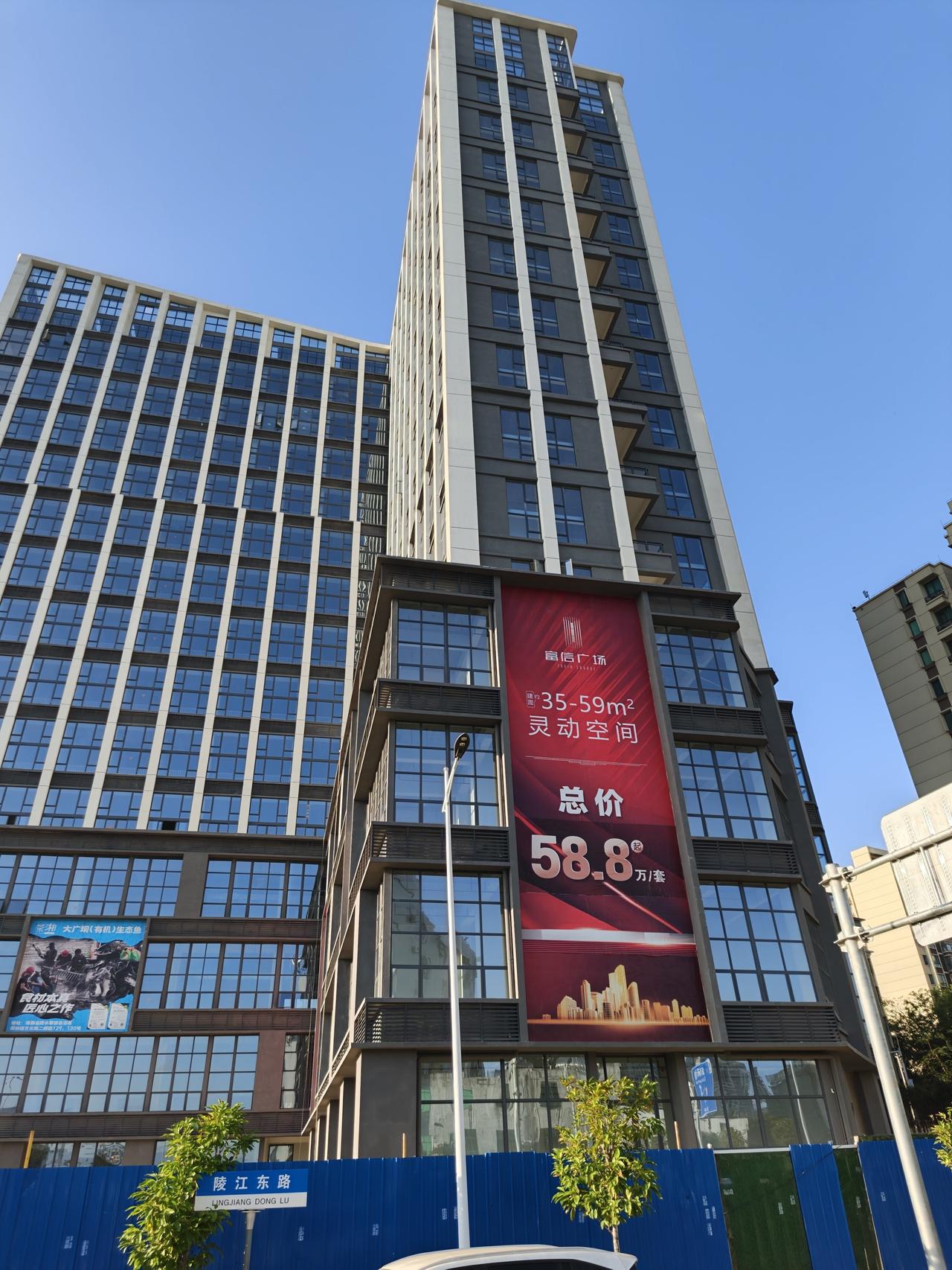 东芯股份主要从事存储芯片业务，同时还对砺算科技进行了风险投资。目前来看，公司的主