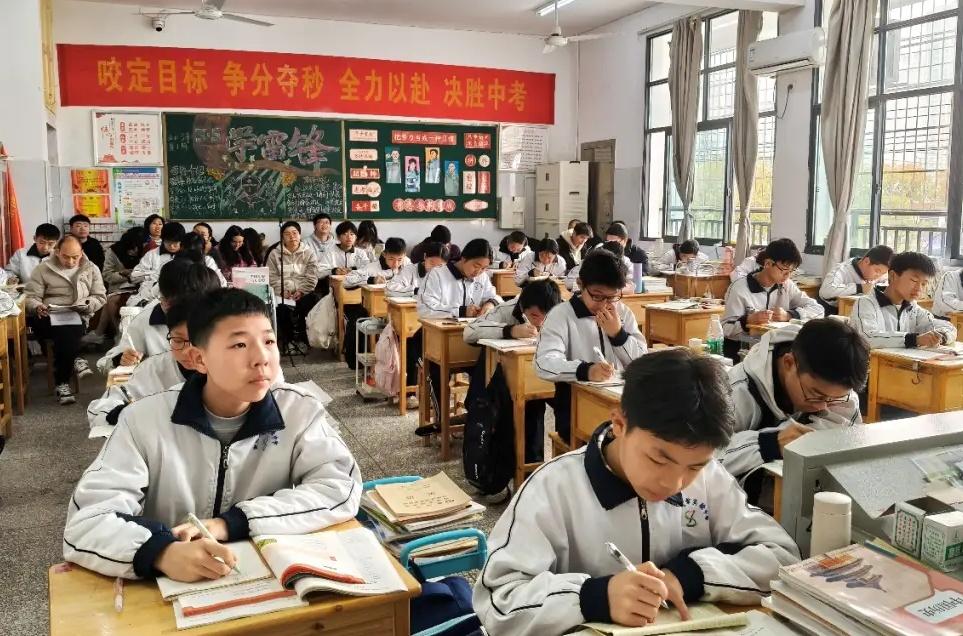 初中阶段，什么样的孩子到了高中后会更有后劲？

有些孩子，在初中时表现很好，到高