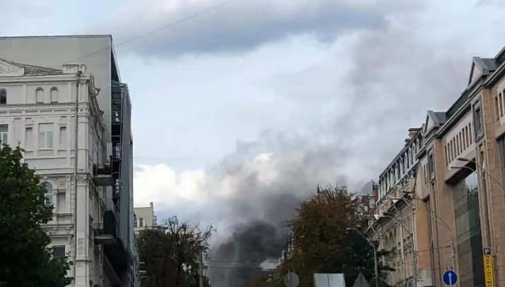 ​俄军的打击程度已经开始升级了，这时候俄军又用无人机袭击了乌克兰境内，并且得到了