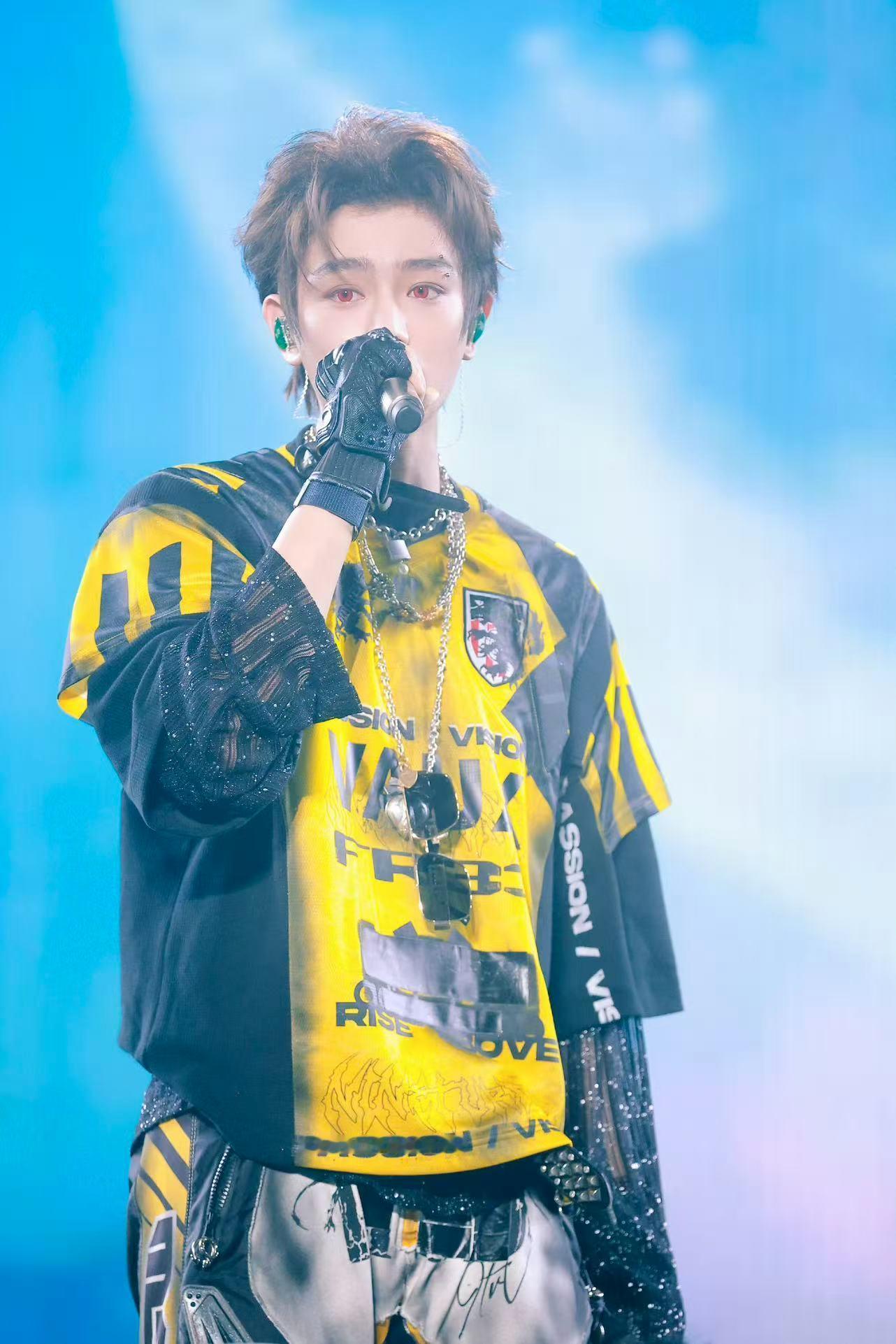 丁禹兮音乐节大合照，好看，喜欢😍 