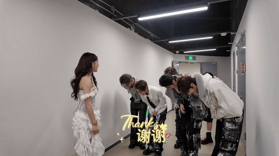 ADD好像得了火箭少女真传星光大赏男团Battle《月亮警察》杀疯了！冷烟花+齐