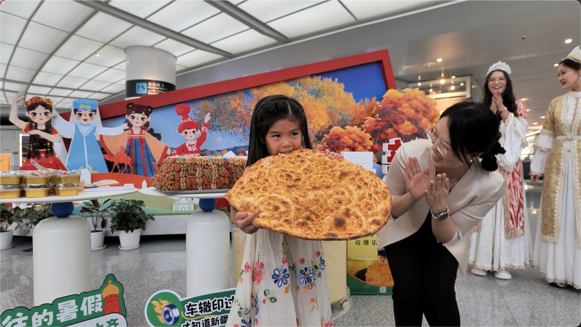 文旅局长把画饼整明白了别人接机送花？乌鲁木齐文旅局：不整虚的，热馕+租车自由管饱