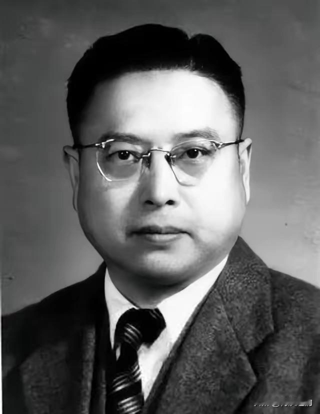 1949年6月，在解放不久的上海一间监狱里，发现了一个被活埋的人，指甲被拔光，小