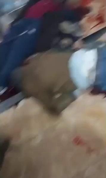 叙利亚霍姆斯省西部乌姆·哈尔泰因村的咖啡厅遭到枪手袭击，造成5人死亡（至少1人是