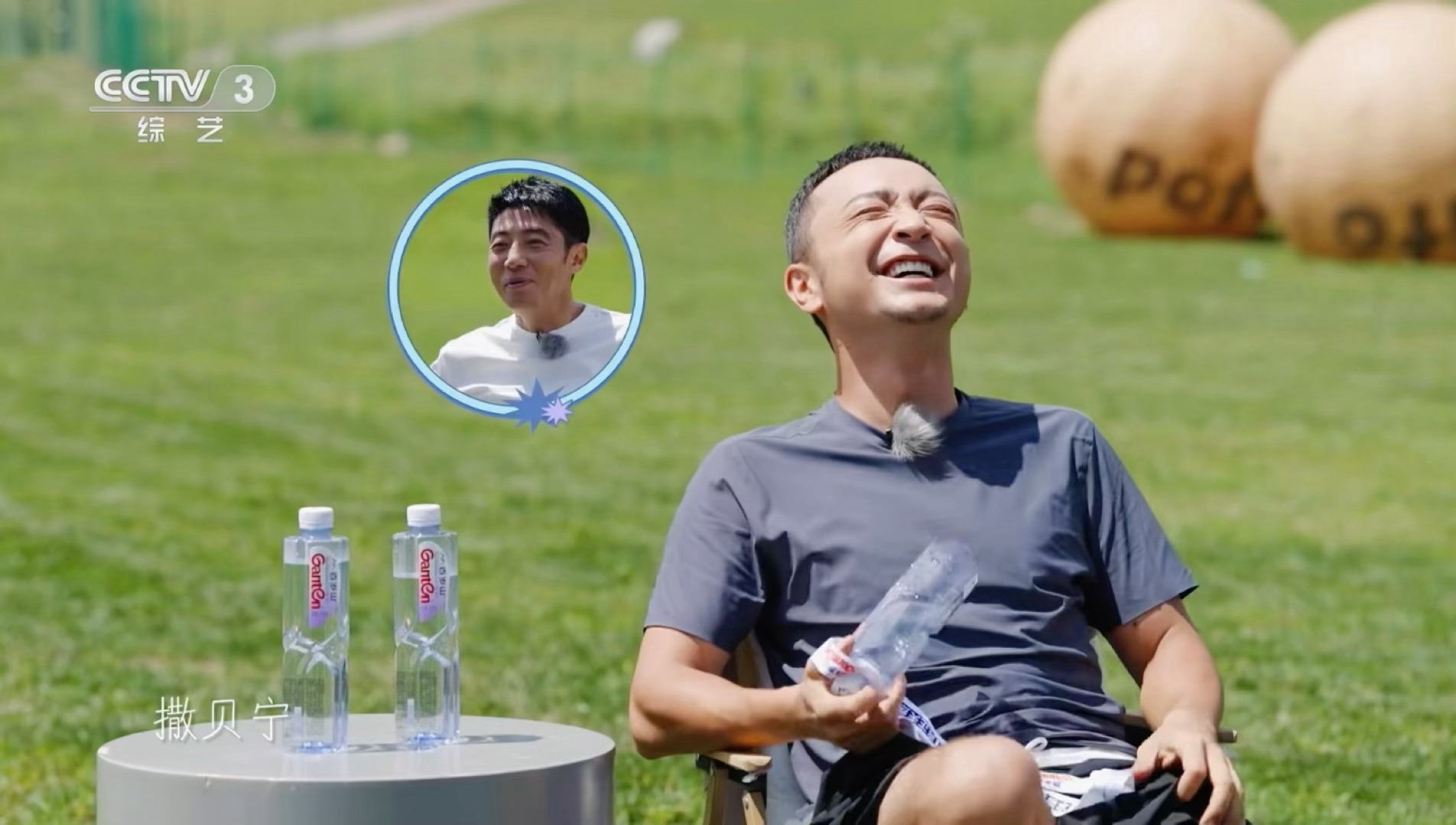 尼格买提妈妈让撒贝宁不要乱来尼格买提分享每日报备早安晚安的日常，撒贝宁现场沉浸式