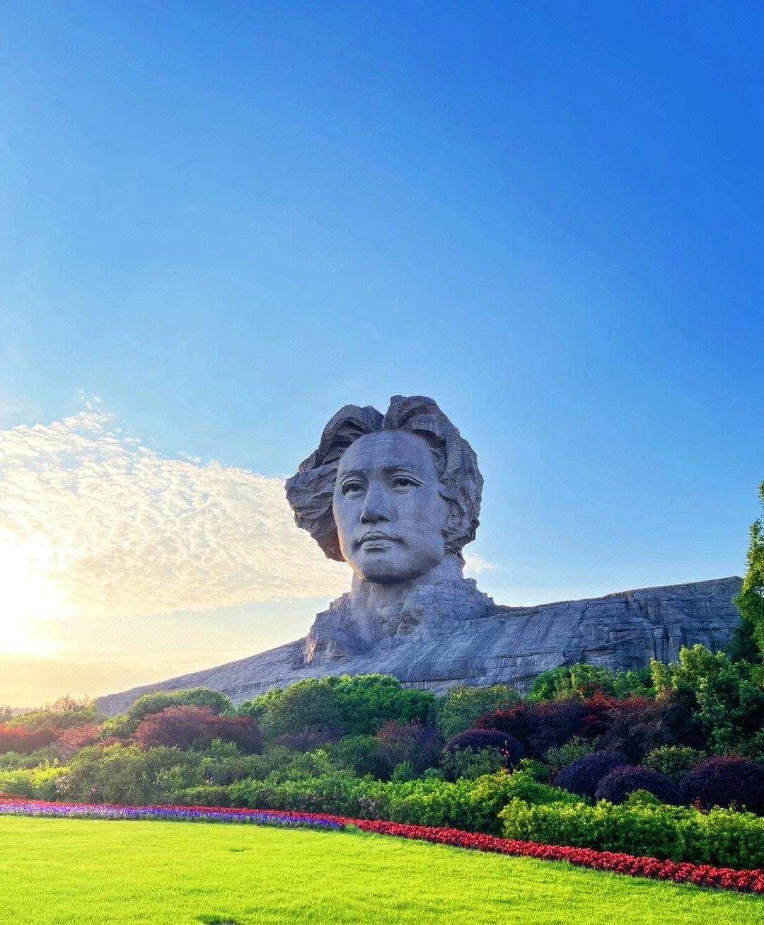 在网络上有一种很现实的讨论：长沙并非所有湖南人心中的省会。

地理距离、就业机会