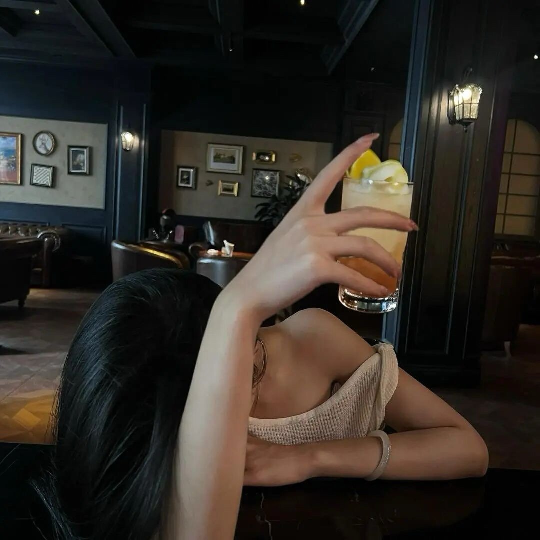 人不可能永远都在害怕失去 那些伤害 从来都没有被原谅 只是事已至此 我选择算了 