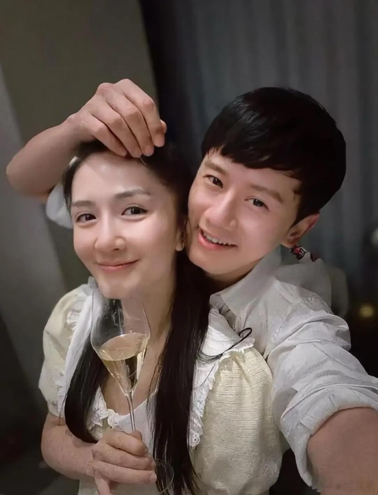 依你们看谢娜和张杰是真恩爱还是装的？娱乐圈分分合合太多真的有点不相信爱情了 ​​