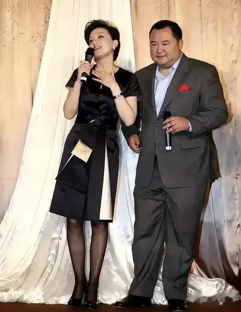 杨澜是我非常喜欢的一位主持人，当年她在凤凰卫视的时候我就已经很喜欢她了！杨澜是一