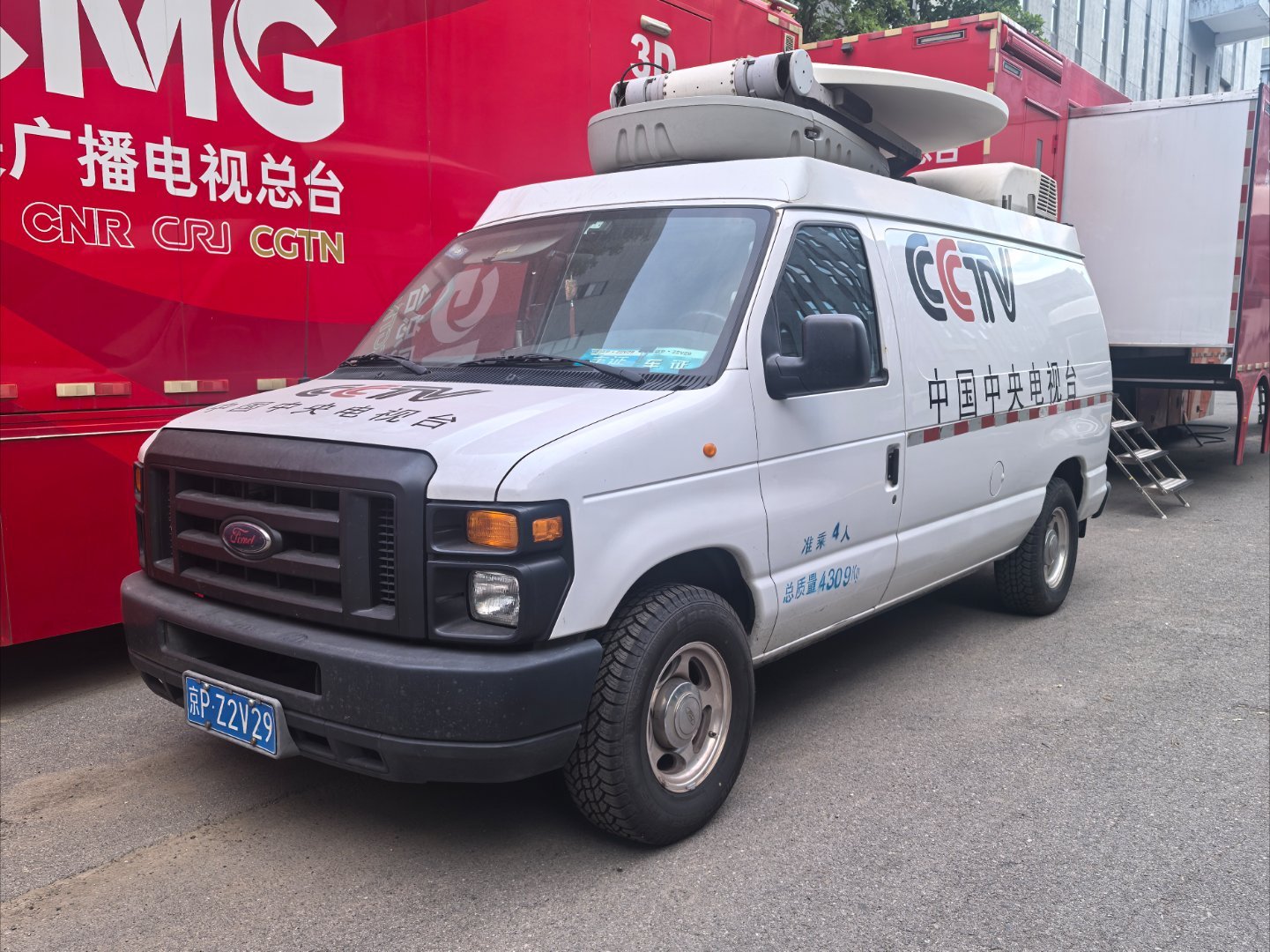 特殊车辆 没有比福特E更帅的Van 怎么看怎么好看 这批车算是所谓的中规车 三色