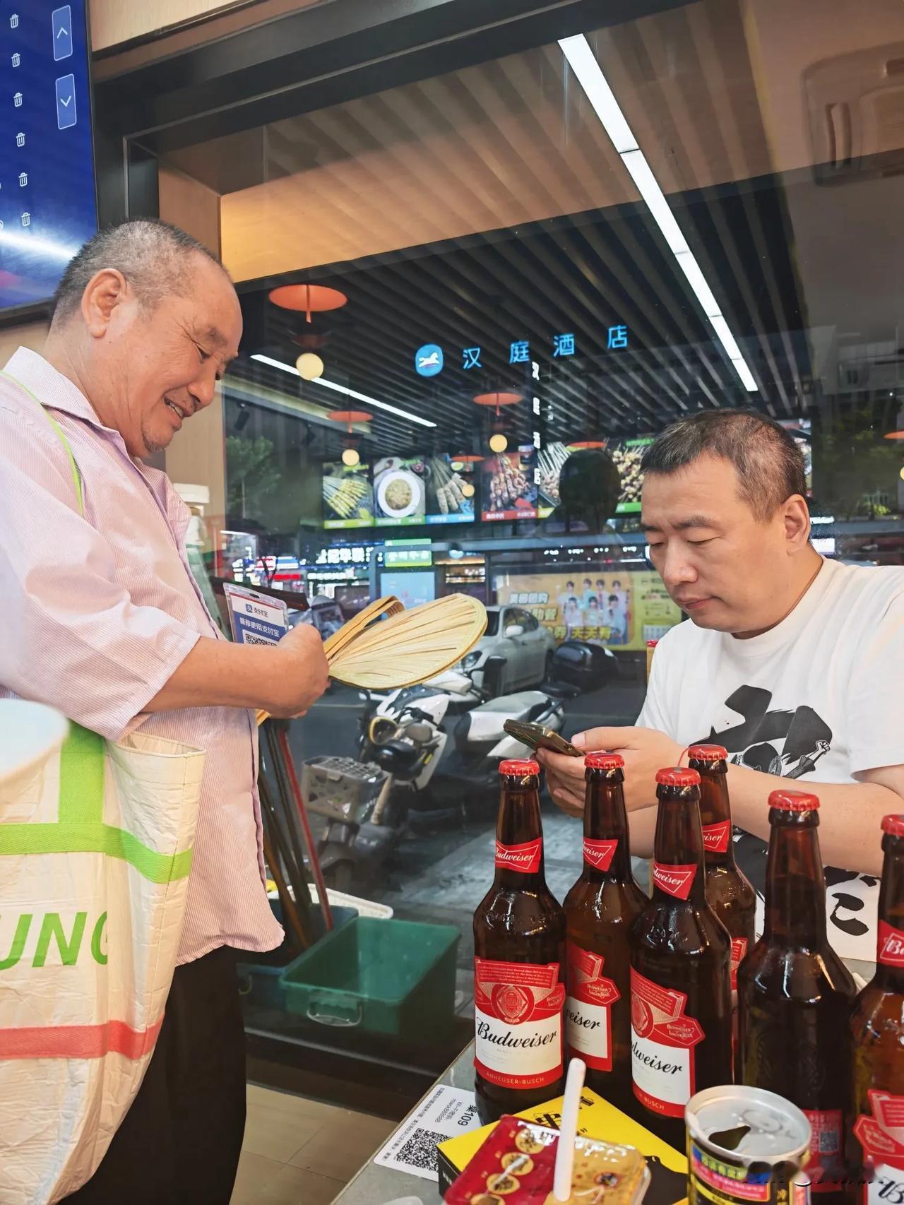 老储，我为啥和他是好朋友
因为储殷是个正直的好人
他可以在缅甸北部为中国远征军扑