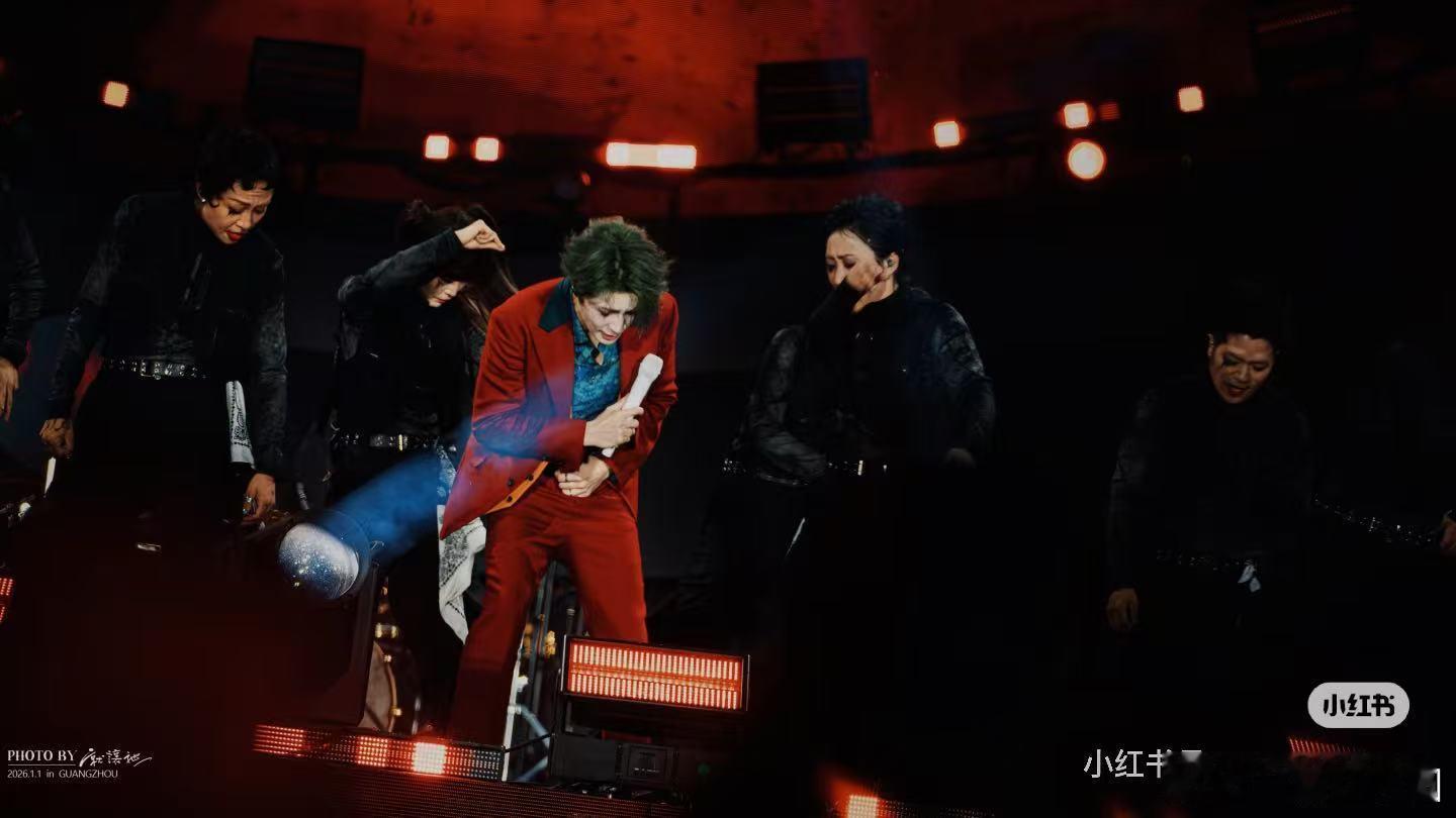 薛之谦四巡官宣长沙站 笑死，刚看到有人说老薛这次巡演叫“万兽之王”，粉丝是不是得