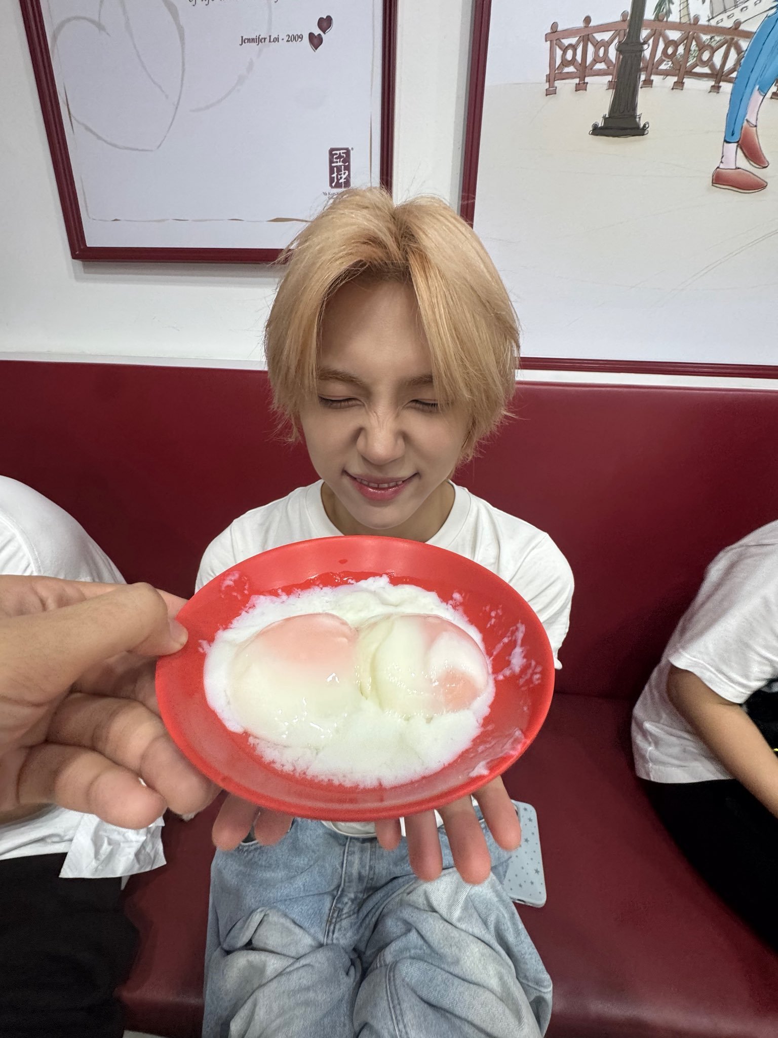 260801 twt更新我们家忙内美少年咚，生日快乐🫧🫶和哥哥多拍点照片吧 