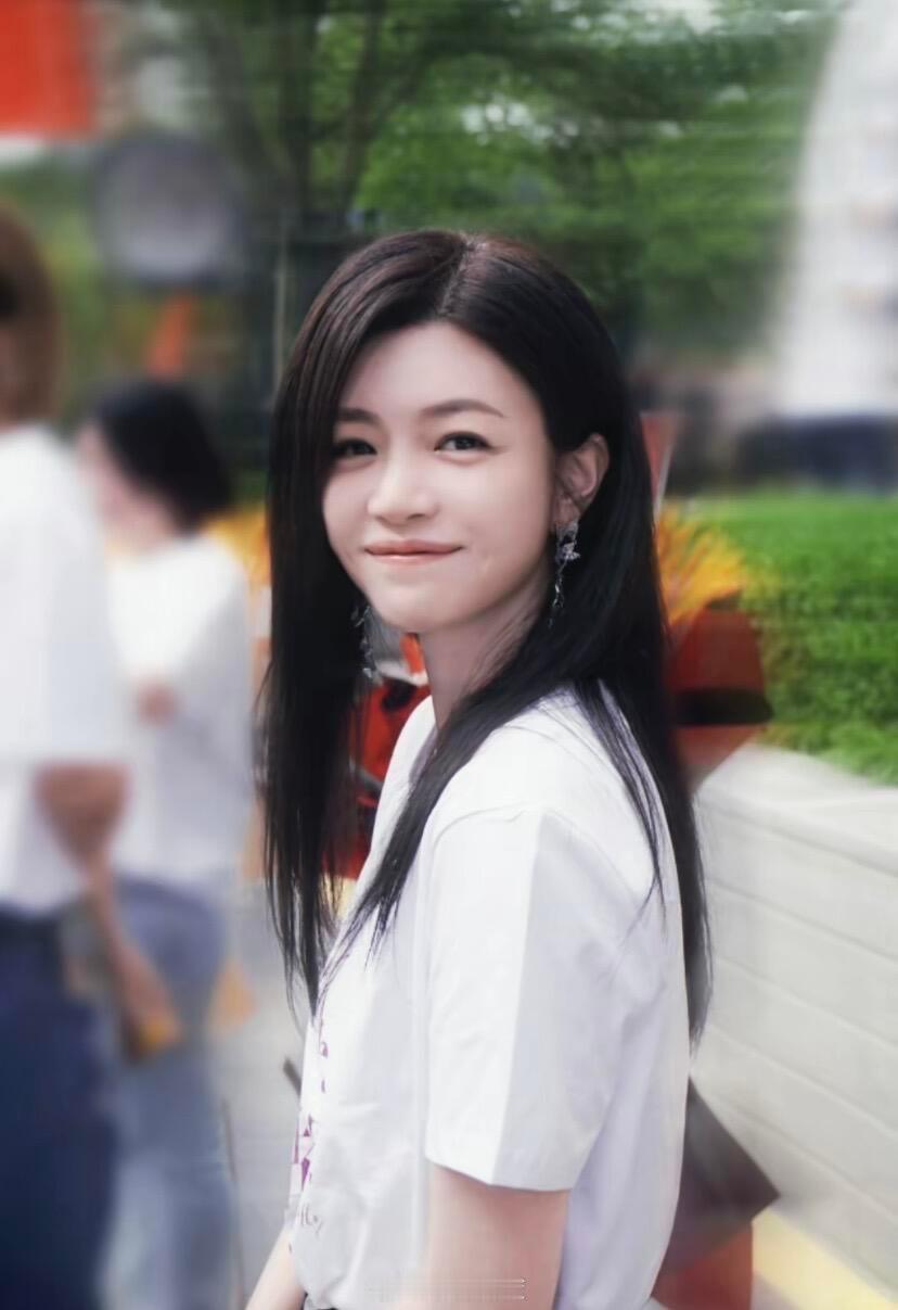 看起来就像品学兼优的女生啊怎么这么多年过去了，胶原蛋白还是如此饱满？姐姐就是香香