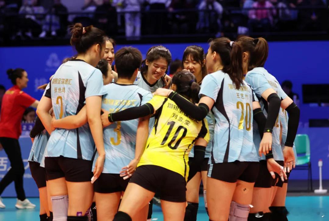 【津云‖李盈莹王媛媛均表示将出国打球】天津女排以3比2战胜河南女排，以第五名结束