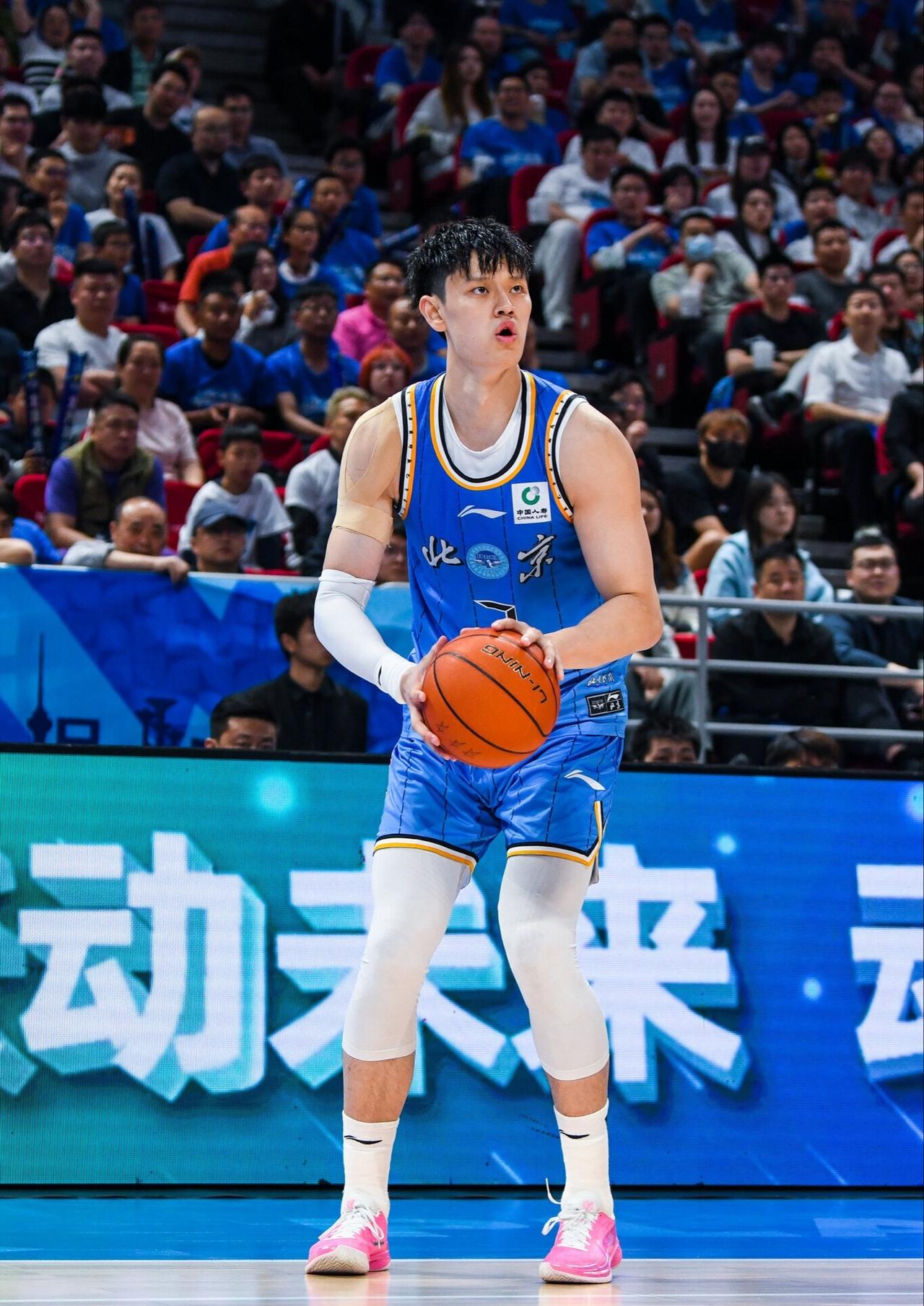 小曾状态回勇北汽客场99:88力克上海！CBA半决赛大比分1:1战平
五局三胜的
