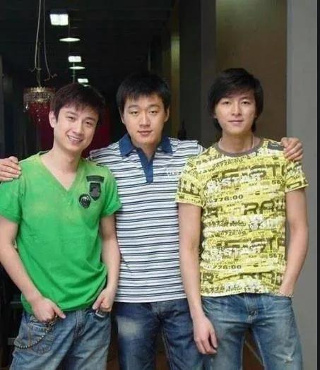 当年的娱乐圈里三个当红小生，文章、佟大为和朱雨辰，文章和佟大为曾经火过，朱雨辰现