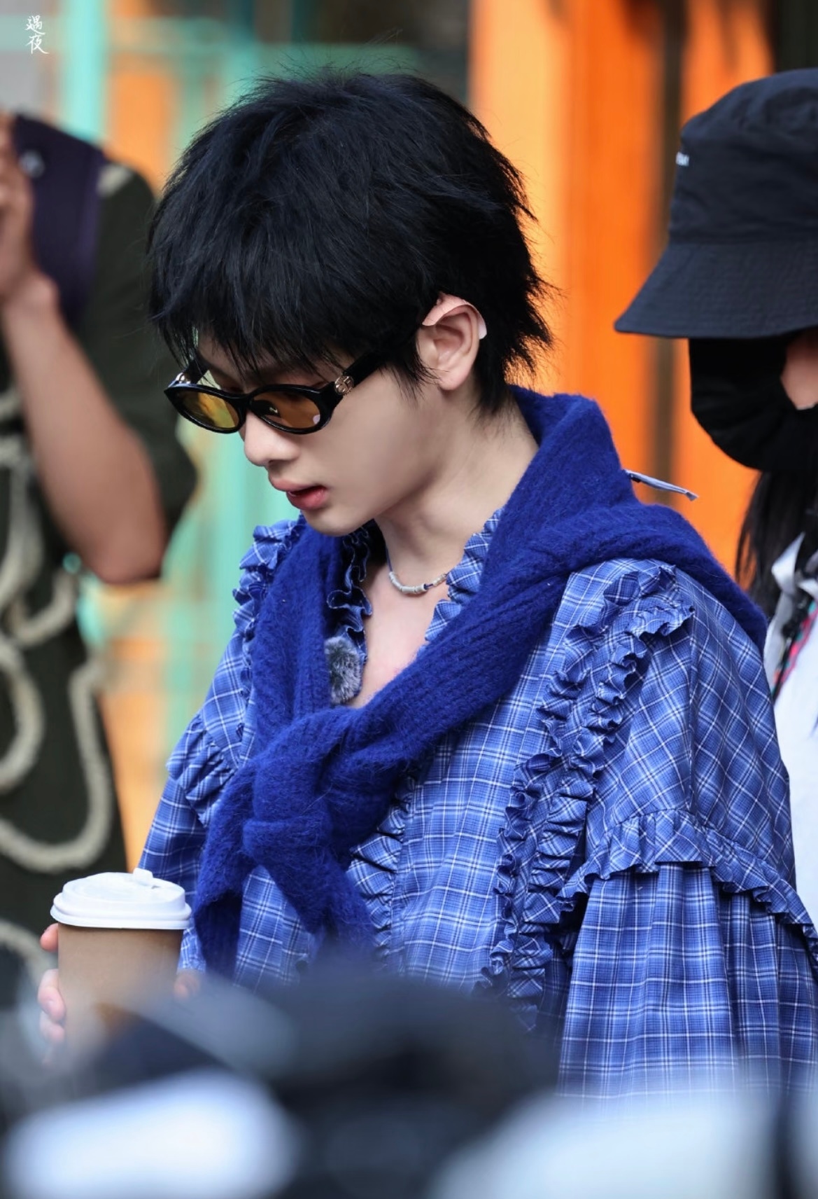 压力大可以看看周震南的毛衣周震南的松弛感就是生活不用太用力放下焦虑 做自己就够了