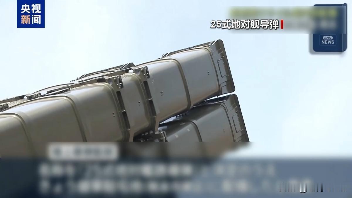 8月4日，日本防卫大臣小泉进次郎向内阁提交2026年版《防卫白皮书》。598页的